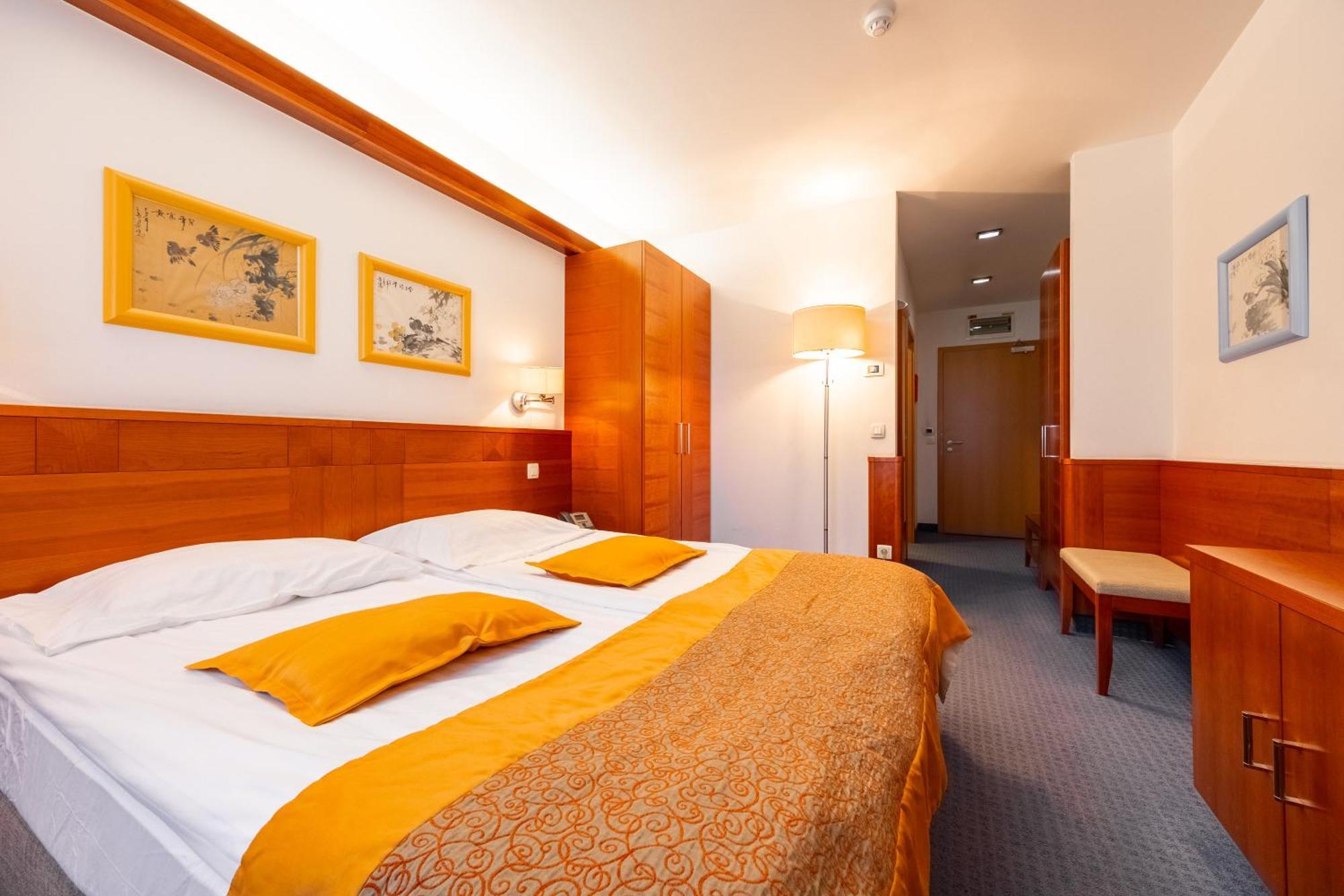 Garni Hotel Azul Kranj Exterior photo