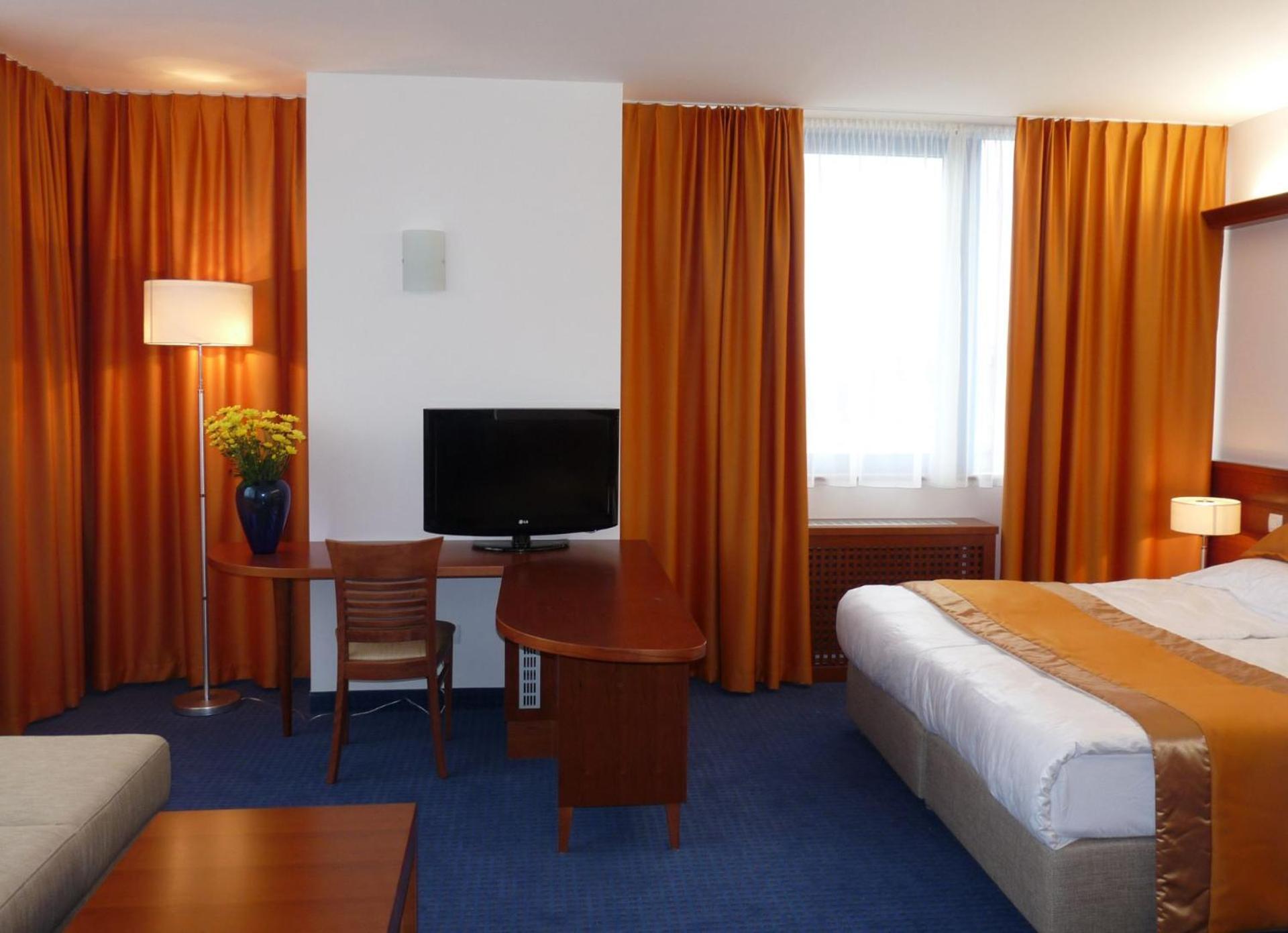 Garni Hotel Azul Kranj Exterior photo