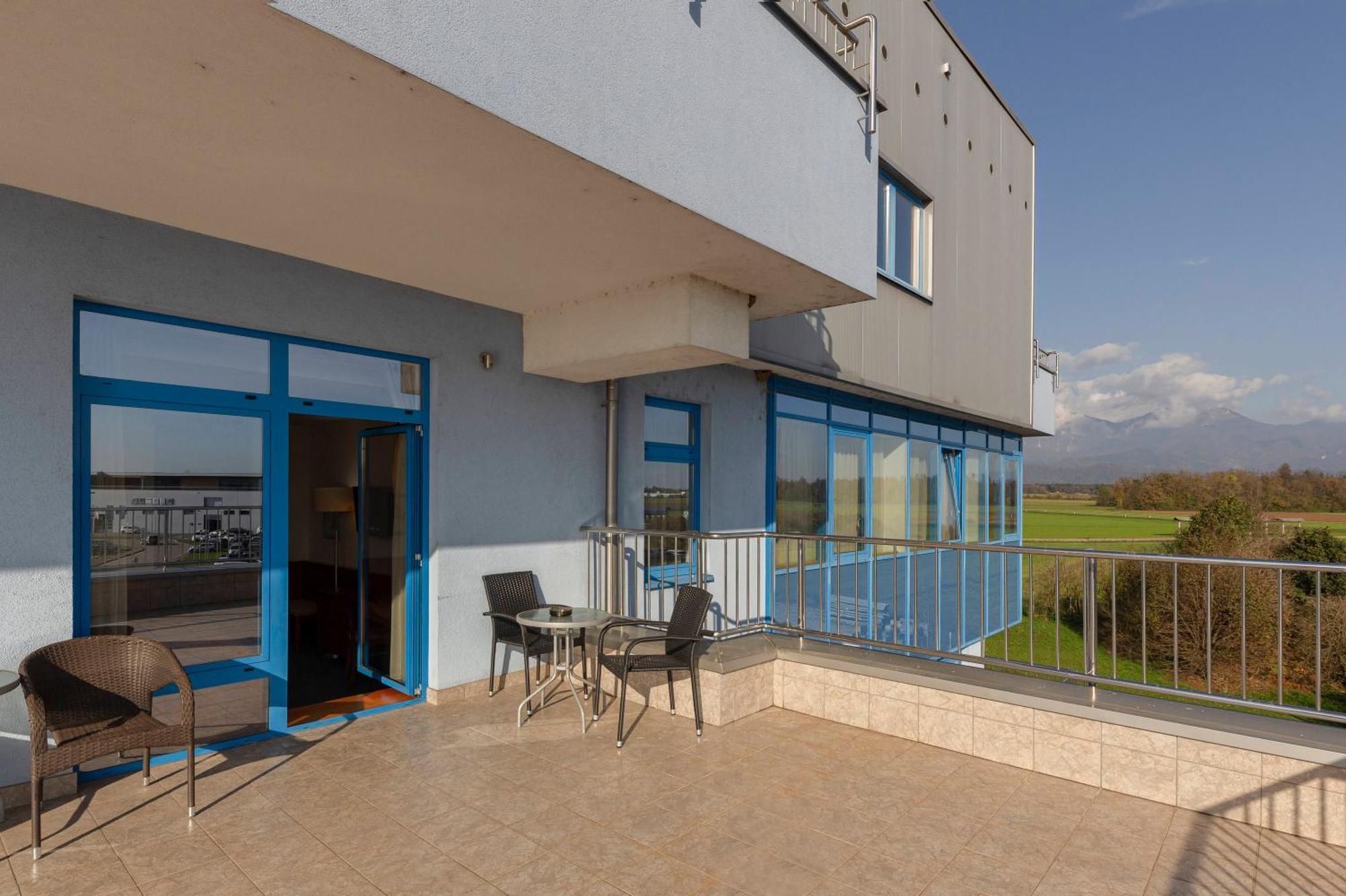 Garni Hotel Azul Kranj Exterior photo