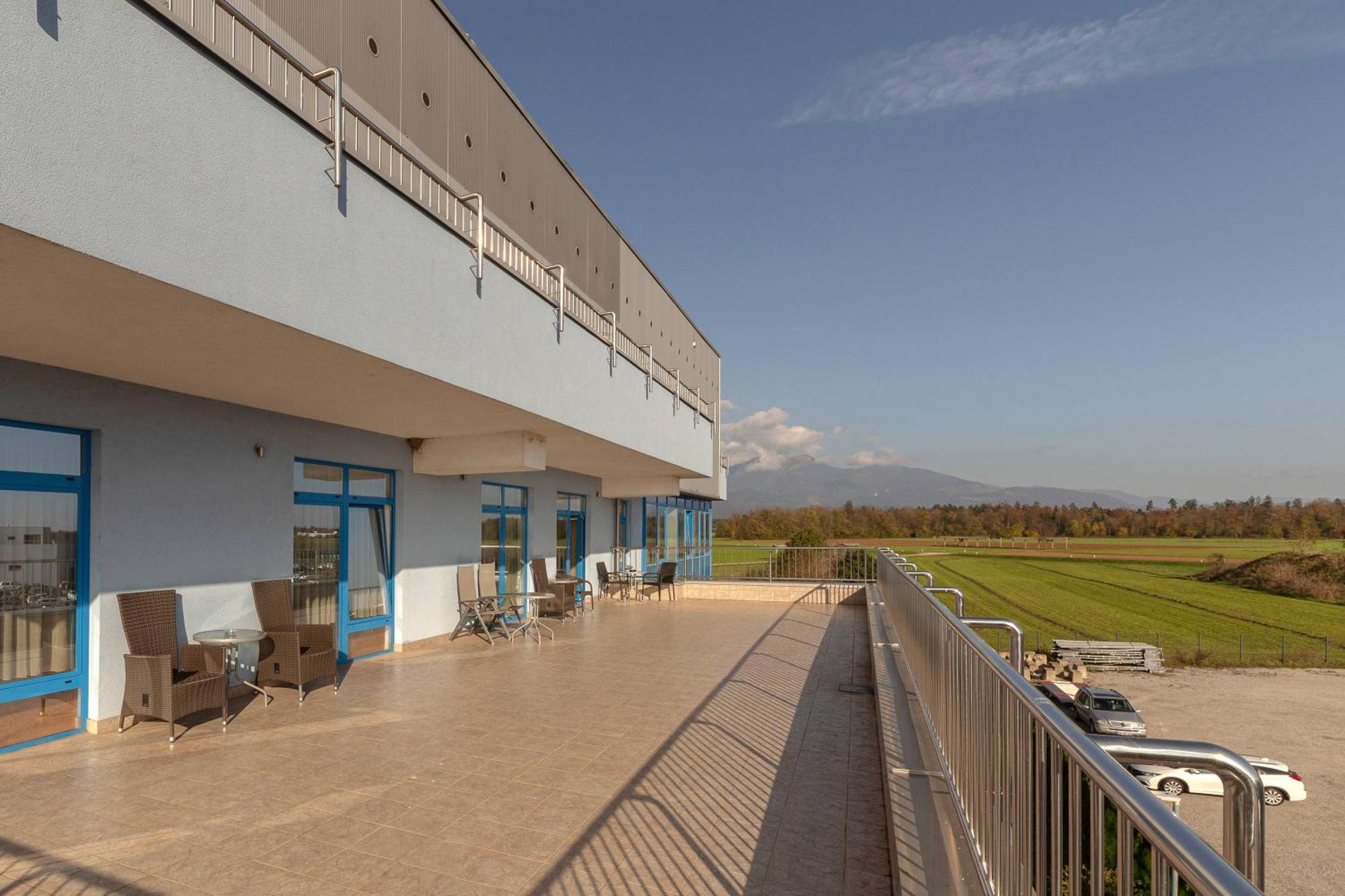 Garni Hotel Azul Kranj Exterior photo