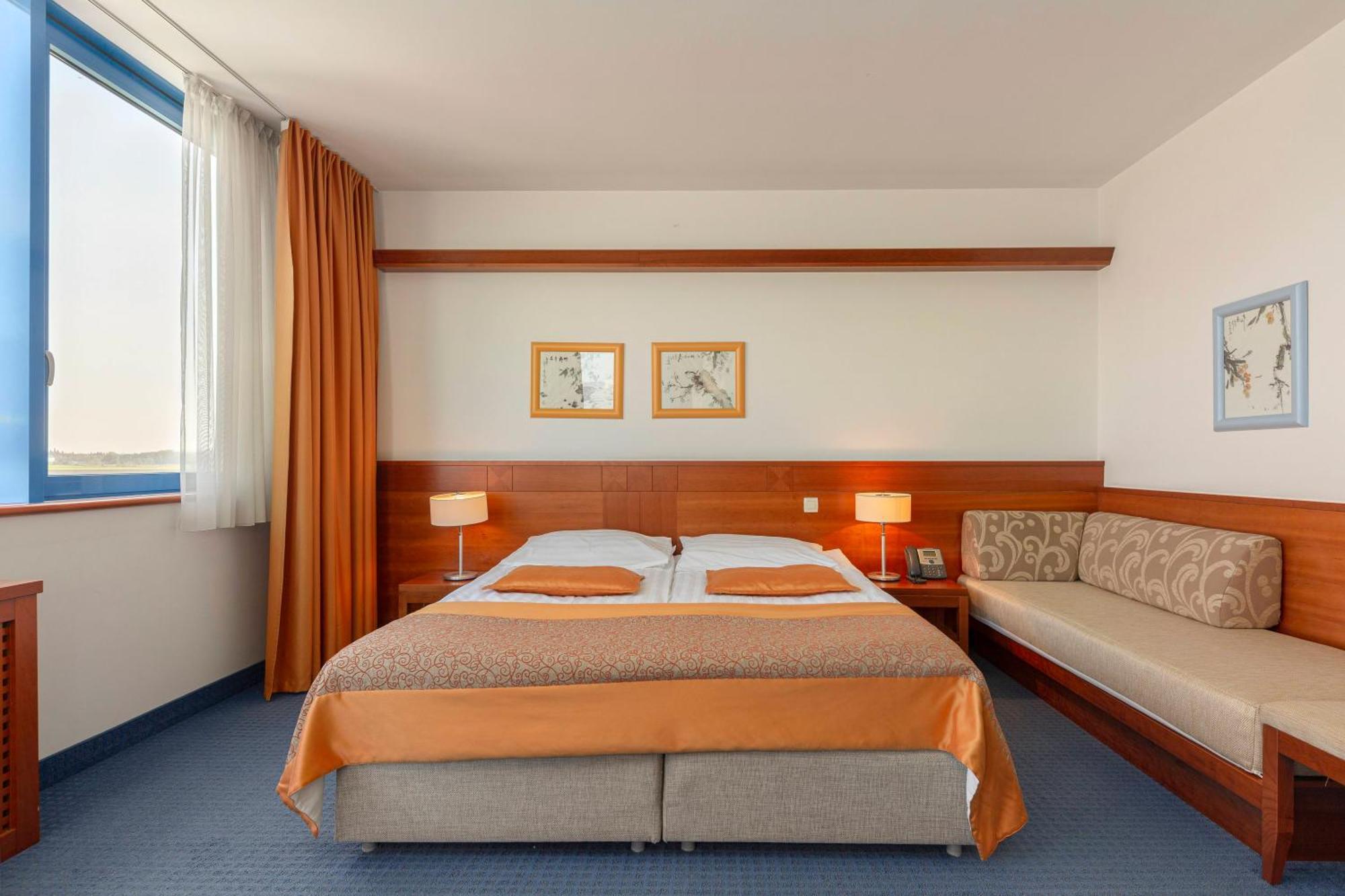 Garni Hotel Azul Kranj Exterior photo