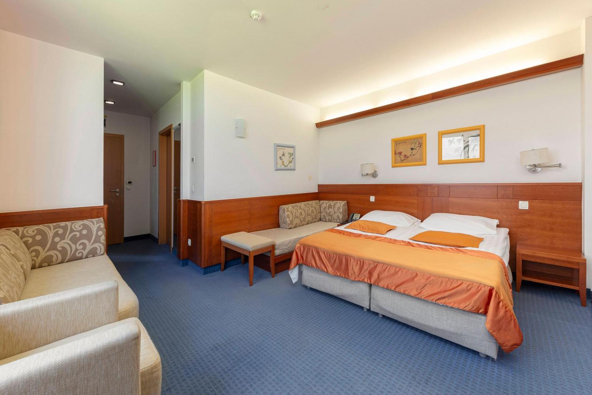 Garni Hotel Azul Kranj Exterior photo