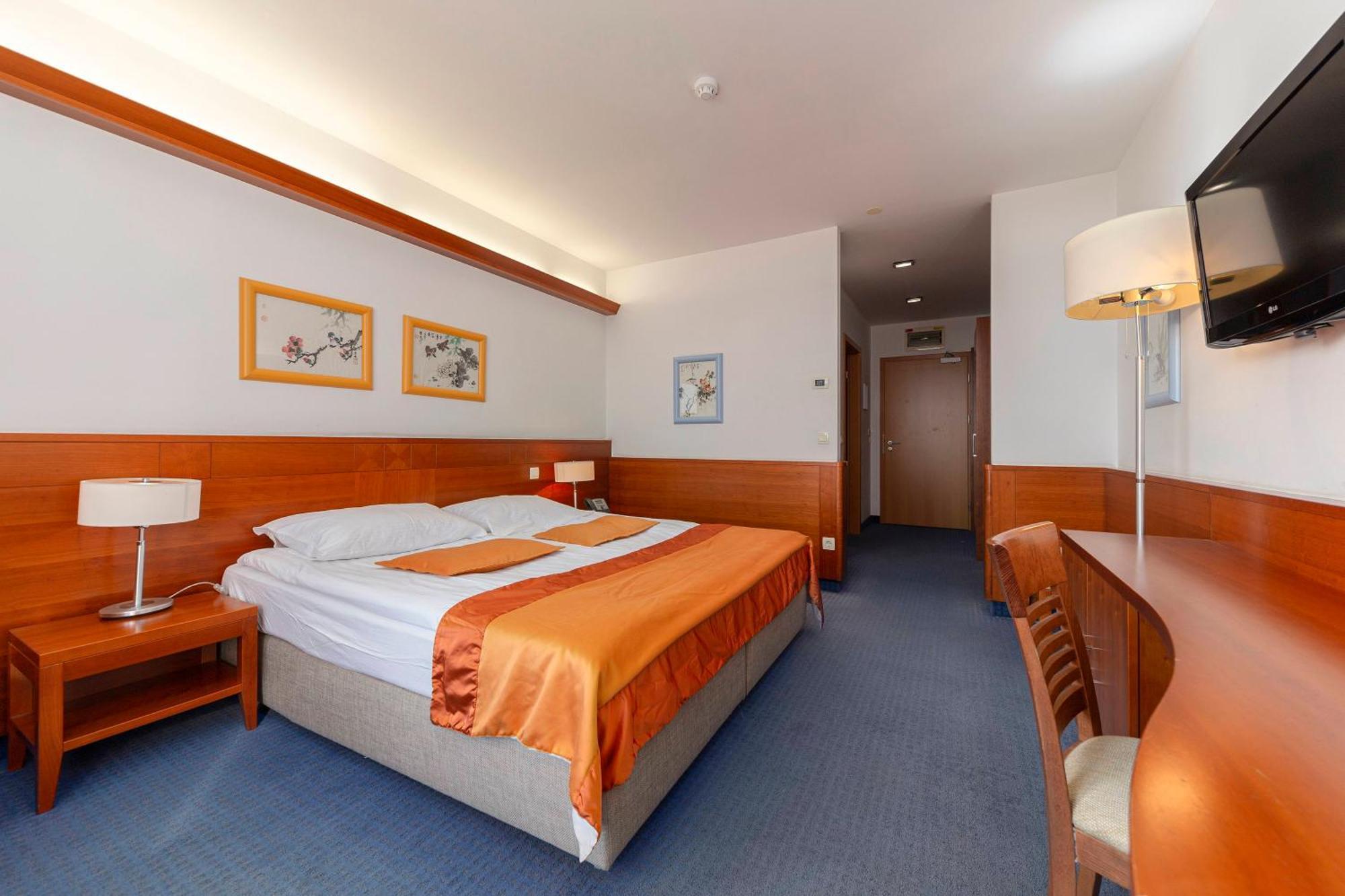 Garni Hotel Azul Kranj Exterior photo